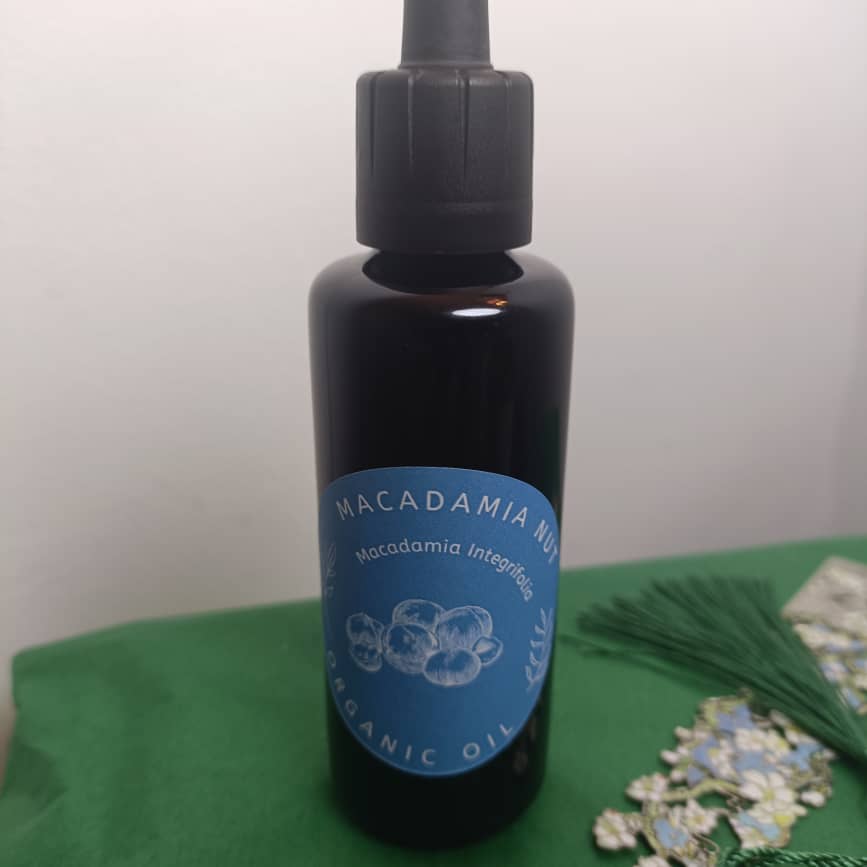 Organic Macadamia Nut Oil Macadamia Integrifolia | Miron Violet Glass Premium Oil Dropper Bottled by Hand Food Grade Queensland Nut Oil