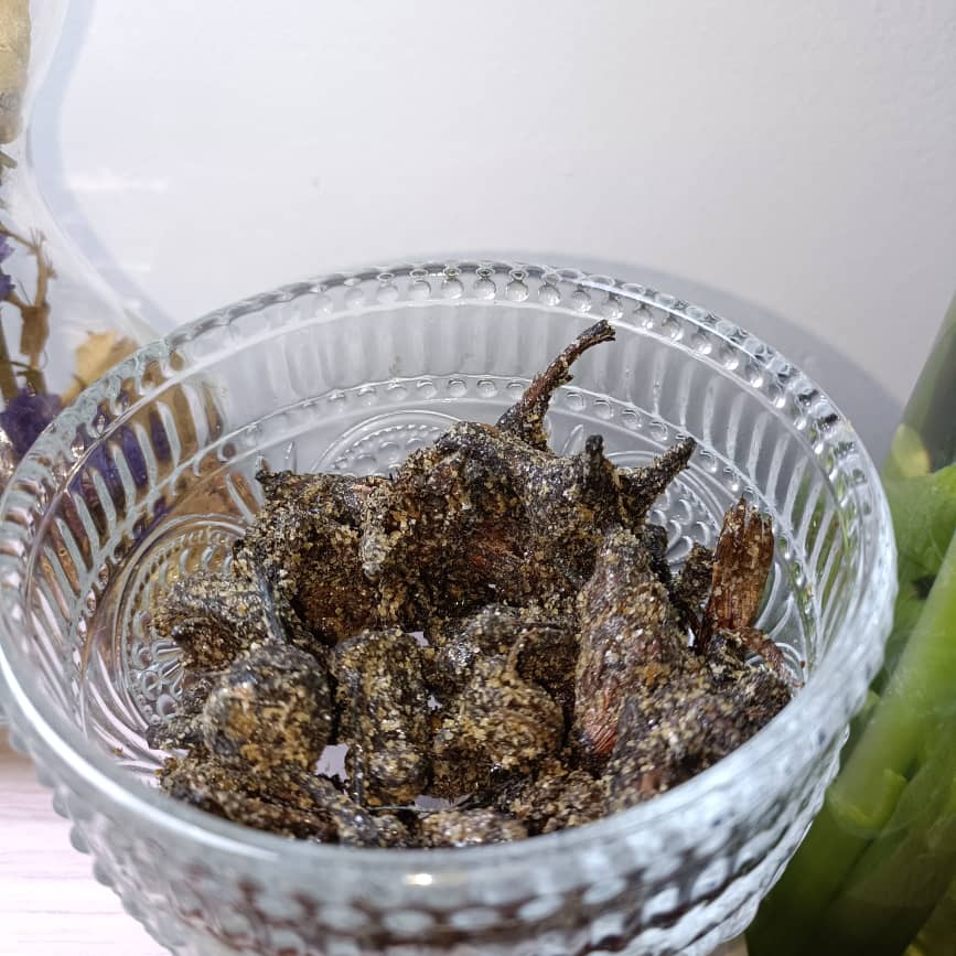 Handmade Bukhoor Oud | Classic Sandal Flakes, sweet scent | 100% Natural Handmade Incense Home Fragrance / Turaren Wuta / Arabian Incense
