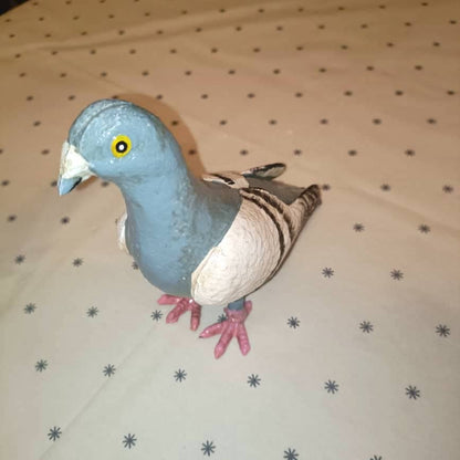 Cast Iron Standing Pigeon Figure 19cm Outdoor Statue Garden Sculpture Birds Garden Decor Realistic Pigeon Figurine